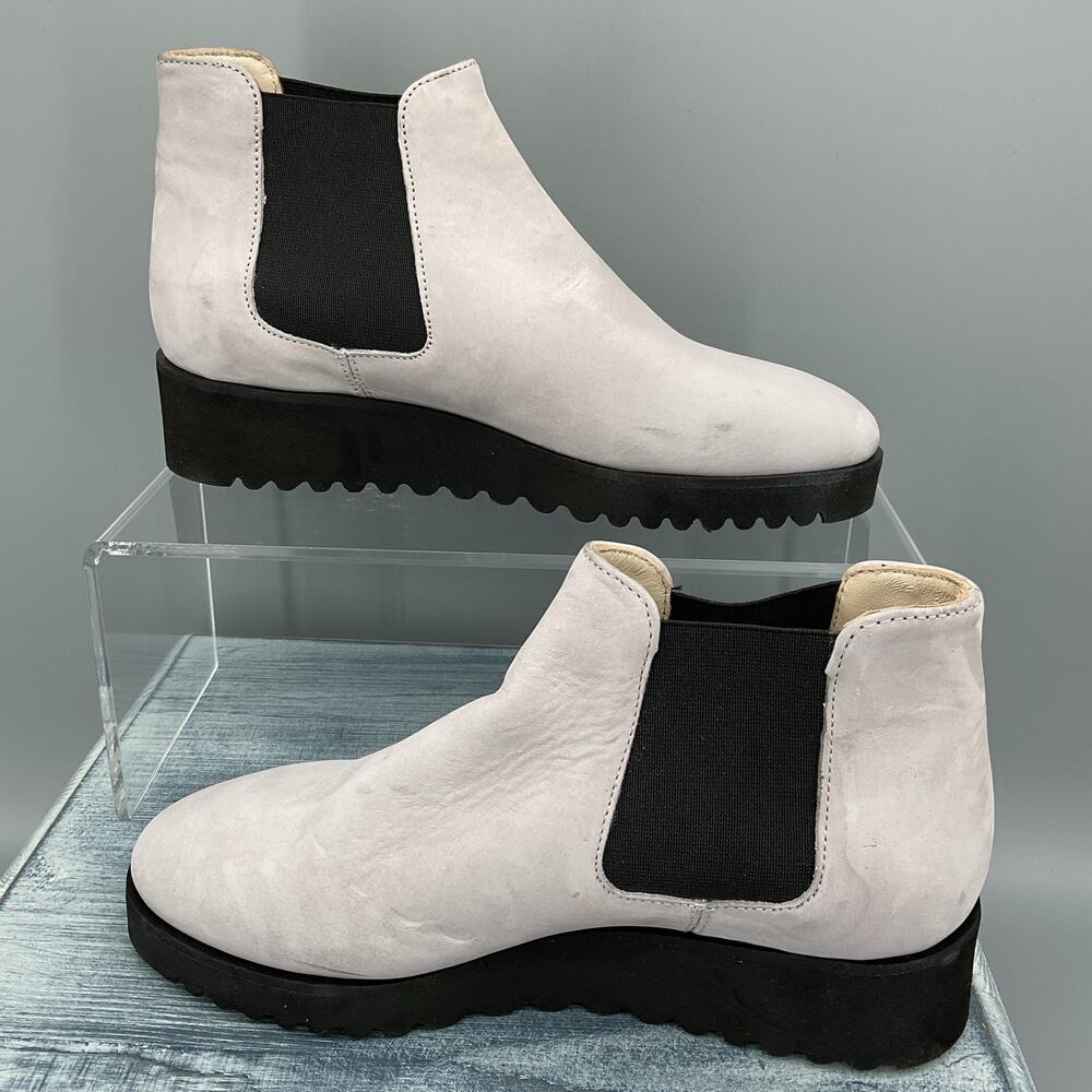 NEW Amalfi by Rangoni Women’s Enrico Chelsea Boots Gray Size 4.5M